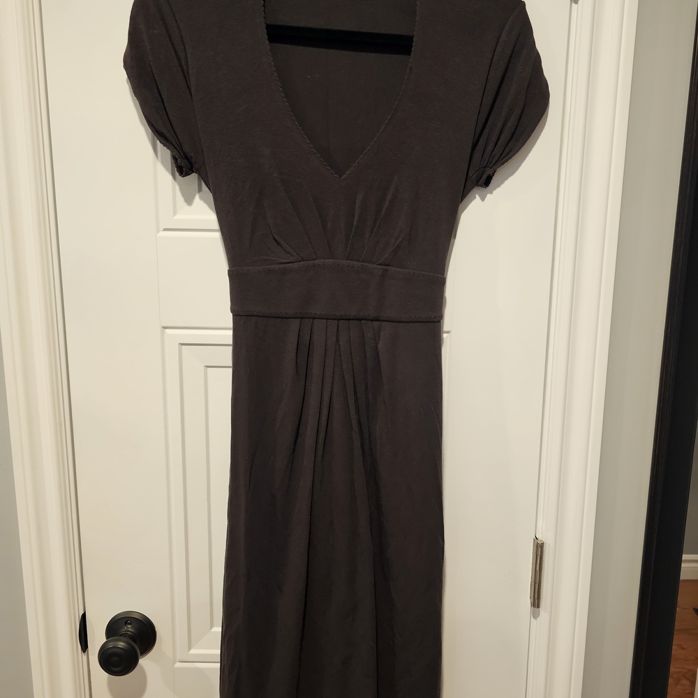 Elie Tahari Black V-Neck Sheath Dress